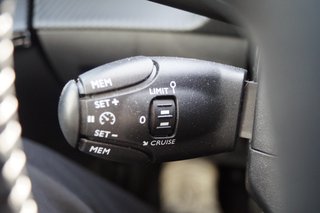 Peugeot e-208 Allure Pack Elektromotor 136 | Navi | Kamera | Batteriezertifikat - bilder 14