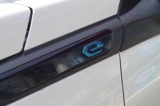 Peugeot e-2008 GT Pano | Batteriezertifikat I Grip | Keyless |OC11kW - bilder 7