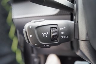 Peugeot e-2008 GT Pano | Batteriezertifikat I Grip | Keyless |OC11kW - bilder 24