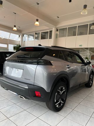 Peugeot 2008 Hybrid 145 Allure - bilder 2