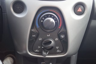 Peugeot 108 Active Automatik I sehr wenig Kilometer - bilder 11