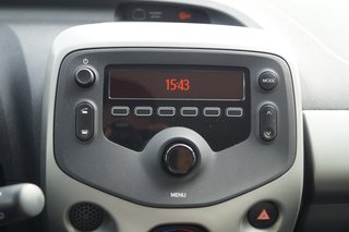 Peugeot 108 Active Automatik I sehr wenig Kilometer - bilder 10
