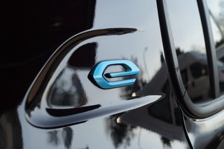 Peugeot 208 e- Allure Pack Navi I Sitzheizung I On-Board-Lader 11 kW I Batteriezertifikat - bilder 4