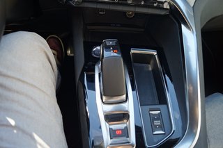 Peugeot 3008 Hybrid 225 GT Pano - AHK - Focal - Massage - el. Heckklappe - bilder 15