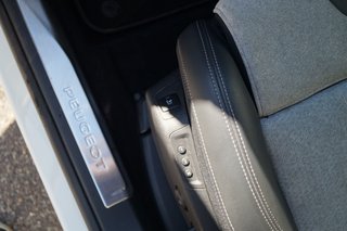 Peugeot 3008 Hybrid 225 GT Pano - AHK - Focal - Massage - el. Heckklappe - bilder 7