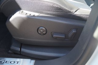 Peugeot 3008 Hybrid 225 GT Pano - AHK - Focal - Massage - el. Heckklappe - bilder 8