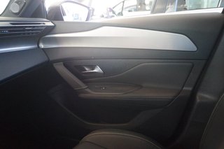 Peugeot 308 Hybrid 225 GT Pack Pano, Matrix LED - bilder 29