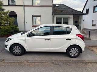 Hyundai i20/Kupplung Neu/Batterie Neu/Tüv Neu/ - bilder 1