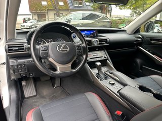 Lexus IS 300h Amazing Edition - bilder 17
