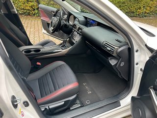 Lexus IS 300h Amazing Edition - bilder 18