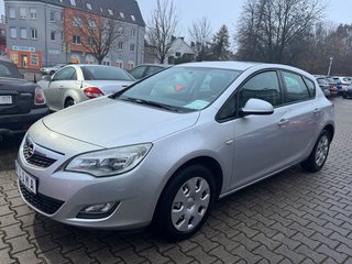Opel Astra J Lim. 5-trg. Selection - bilder 2