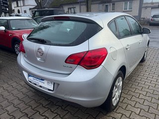 Opel Astra J Lim. 5-trg. Selection - bilder 15