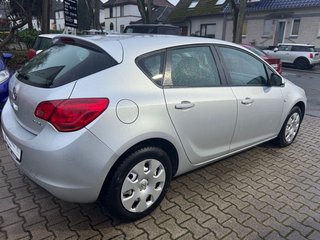 Opel Astra J Lim. 5-trg. Selection - bilder 16