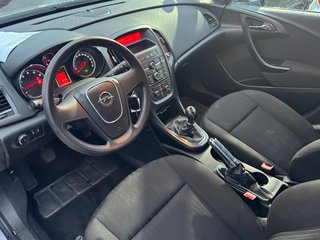 Opel Astra J Lim. 5-trg. Selection - bilder 19