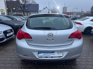 Opel Astra J Lim. 5-trg. Selection - bilder 3