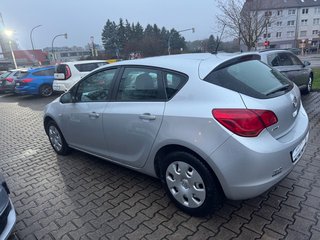 Opel Astra J Lim. 5-trg. Selection - bilder 5