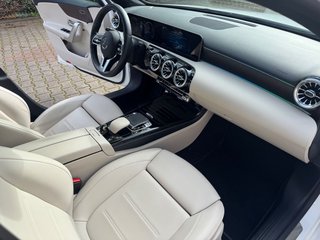 Mercedes-Benz A 250 /Leder/Panorama/Kamera/Progressive/ - foto 12