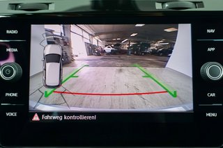 Volkswagen Golf VII R 4Motion DSG Pano Navi ACC Kamera Keyl - foto 6