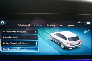 Mercedes-Benz E 450 4M AMG Line Pano 360 Kamera Leder Keyless - bilder 4