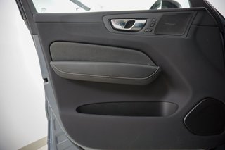 Volvo XC60 R Design Plus Dark Recharge Plug-I AWD ACC - bilder 7