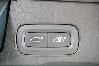 Volvo XC60 R Design Plus Dark Recharge Plug-I AWD ACC - bilder 5