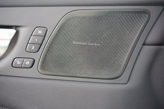 Volvo XC60 R Design Plus Dark Recharge Plug-I AWD ACC - bilder 8