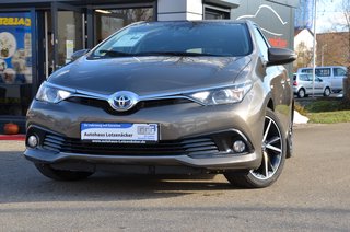 Toyota Auris Hybrid Edition-S+ MwSt | Garantie 06/2022 | 8-fach Used vehicle for sale | First registration 06/2017 | Price 13.990 €
