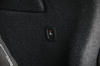 Volvo XC40 B3 Ultra Black Edition AHK*Standheizung*Schiebedach*ACC 2WD - bilder 9