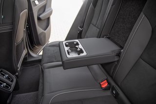 Volvo XC40 B3 Ultra Black Edition AHK*Standheizung*Schiebedach*ACC 2WD - bilder 8