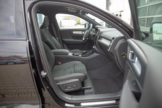 Volvo XC40 B3 Ultra Black Edition AHK*Standheizung*Schiebedach*ACC 2WD - bilder 11