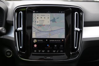 Volvo XC40 B3 Ultra Black Edition AHK*Standheizung*Schiebedach*ACC 2WD - bilder 14