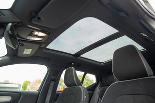 Volvo XC40 B3 Ultra Black Edition AHK*Standheizung*Schiebedach*ACC 2WD - bilder 20