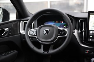 Volvo XC60 T8 Ultra Black Edition AWD AHK*Head-up Display*Schiebedach*Standheizung* - bilder 13