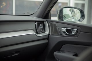 Volvo XC60 T8 Ultra Black Edition AWD AHK*Head-up Display*Schiebedach*Standheizung* - bilder 12