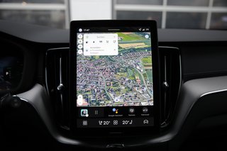 Volvo XC60 T8 Ultra Black Edition AWD AHK*Head-up Display*Schiebedach*Standheizung* - bilder 18