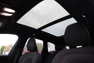 Volvo XC60 T8 Ultra Black Edition AWD AHK*Head-up Display*Schiebedach*Standheizung* - bilder 22