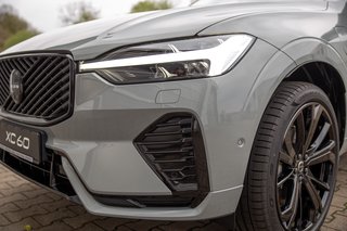 Volvo XC60 T8 Ultra Black Edition AWD AHK*Head-up Display*Schiebedach*Standheizung* - bilder 23