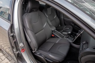 Volvo V40 T3 Kinetic *Rückfahrkamera *Navigationsystem *Einparkhilfe vorn und hinten*Klimaautomatik 2-Zonen - bilder 17