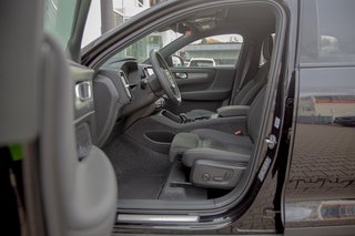 Volvo XC40 B4 Plus Black Edition Schiebedach*ACC*360°Kamera   2WD - foto 10