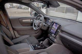 Volvo XC40 B4 Plus Black Edition Schiebedach*ACC*360°Kamera   2WD - foto 9