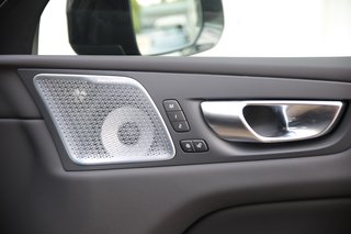Volvo XC60 T8 Ultra Black Edition AWD Head-up Display*Standheizung*Schiebedach*B&W Soundsystem   Recharge Plug-In Hybrid - foto 9