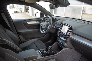 Volvo XC40 B4 Plus Dark Schiebedach*ACC*360°Kamera*BLIS*  2WD - bilder 9