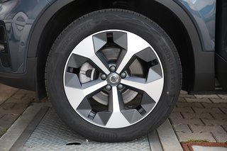 Volvo XC40 B4 Plus Dark Schiebedach*ACC*360°Kamera*BLIS*  2WD - bilder 13