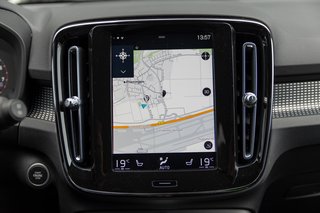 Volvo XC40 B4 R-Design PilotAssist*SitzKomfortPaket*Navi*PDC R Design 2WD - bilder 8