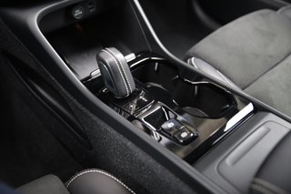 Volvo XC40 B4 R-Design PilotAssist*SitzKomfortPaket*Navi*PDC R Design 2WD - bilder 10