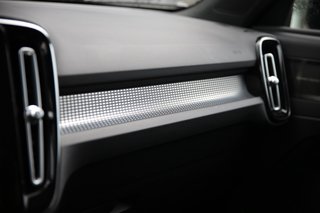 Volvo XC40 B4 R-Design PilotAssist*SitzKomfortPaket*Navi*PDC R Design 2WD - bilder 12