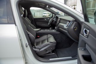 Volvo XC60 B4 R-Design AWD Standheizung*AHK*ACC R Design - bilder 8