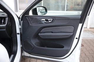 Volvo XC60 B4 R-Design AWD Standheizung*AHK*ACC R Design - bilder 10