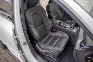 Volvo XC60 B4 R-Design AWD Standheizung*AHK*ACC R Design - bilder 11