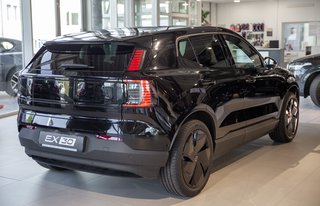 Volvo EX30 Ultra Black Edition Extended Range Winterpaket*Standheizung*Panoramadach*22 kW Onboarding Charger - foto 3